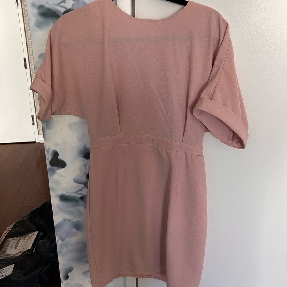 Cute pink dress from asos size 6 comes with belt!!